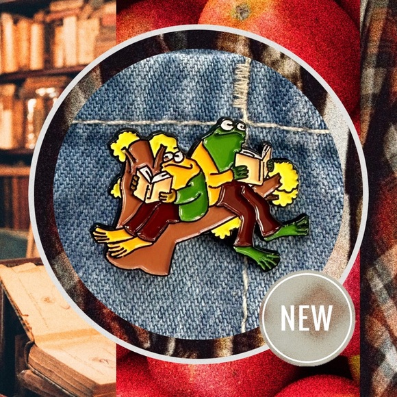 Frog and Toad Enamel Pin - The Library - Picture 1 of 5